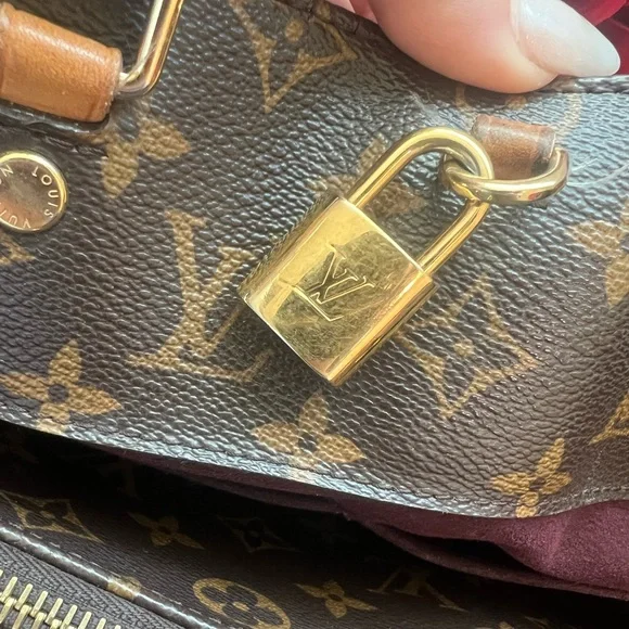 Monogram Canvas Montaigne GM- Large Travel Handbag removable strap. Lock/ key 🔐 - Picture 6 of 13